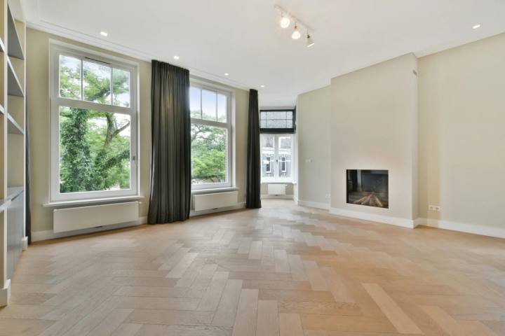 Appartement aan de Cornelis Schuytstraat in Amsterdam in Amsterdam