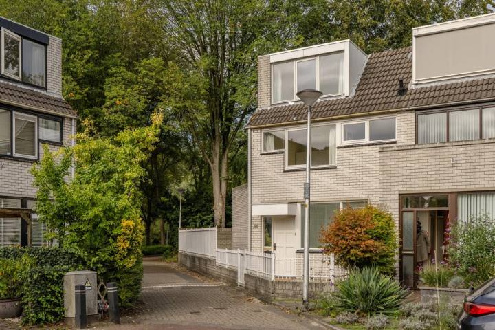 Hoekwoning aan de Hoogheemraadstraat in Wassenaar in Wassenaar