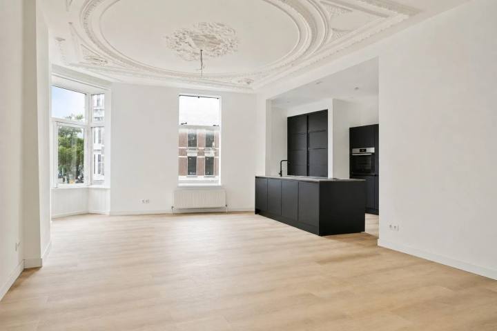 Appartement aan de Claes de Vrieselaan in Rotterdam in Rotterdam