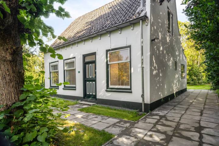 Foto 2 van Vrijstaande woning aan de Platteweg in Reeuwijk