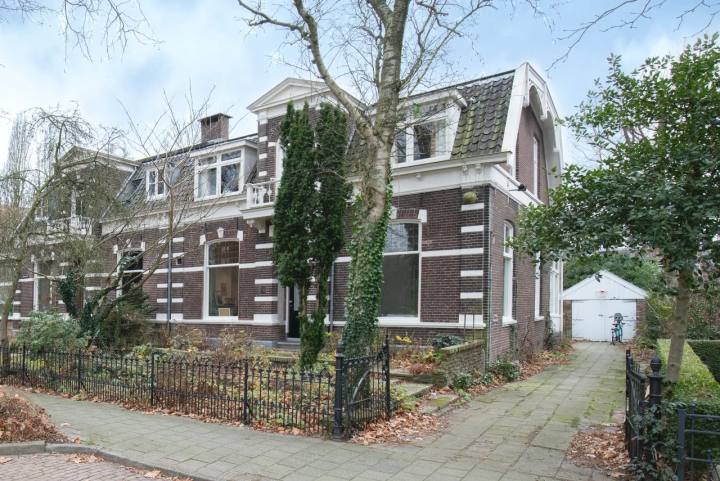 Twee-onder-een-kap aan de Veerallee in Zwolle in Zwolle