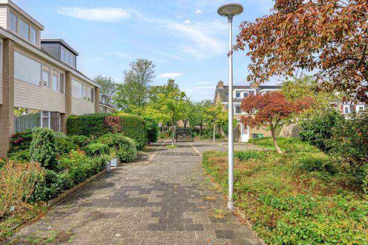 Foto 5 van Tussenwoning aan de Van Warmondlaan in Wassenaar